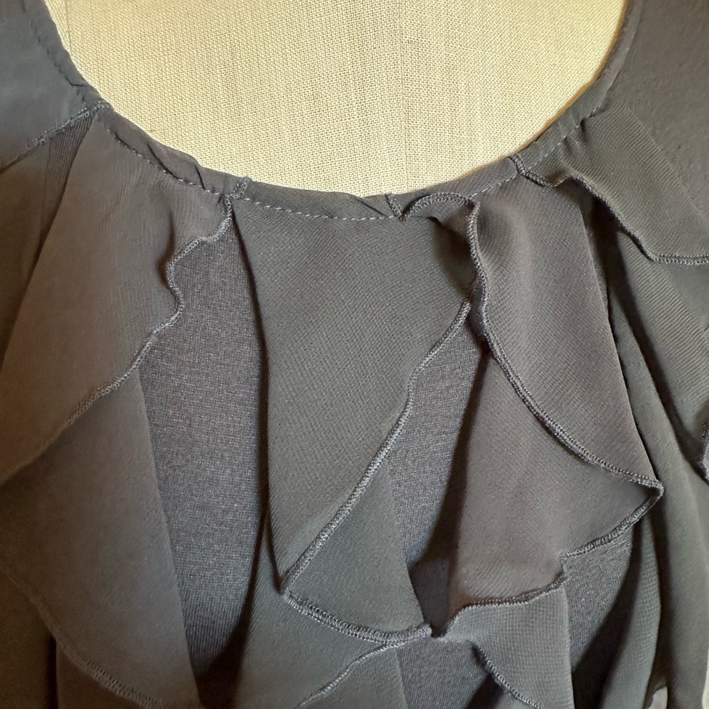 Ric Rac gray ruffled dress. Size medium - Picture 4 of 7